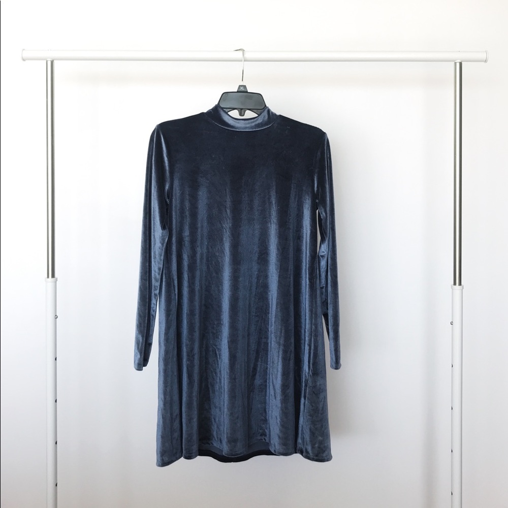 FOREVER 21 — Long Sleeve Velvet Blue Dress